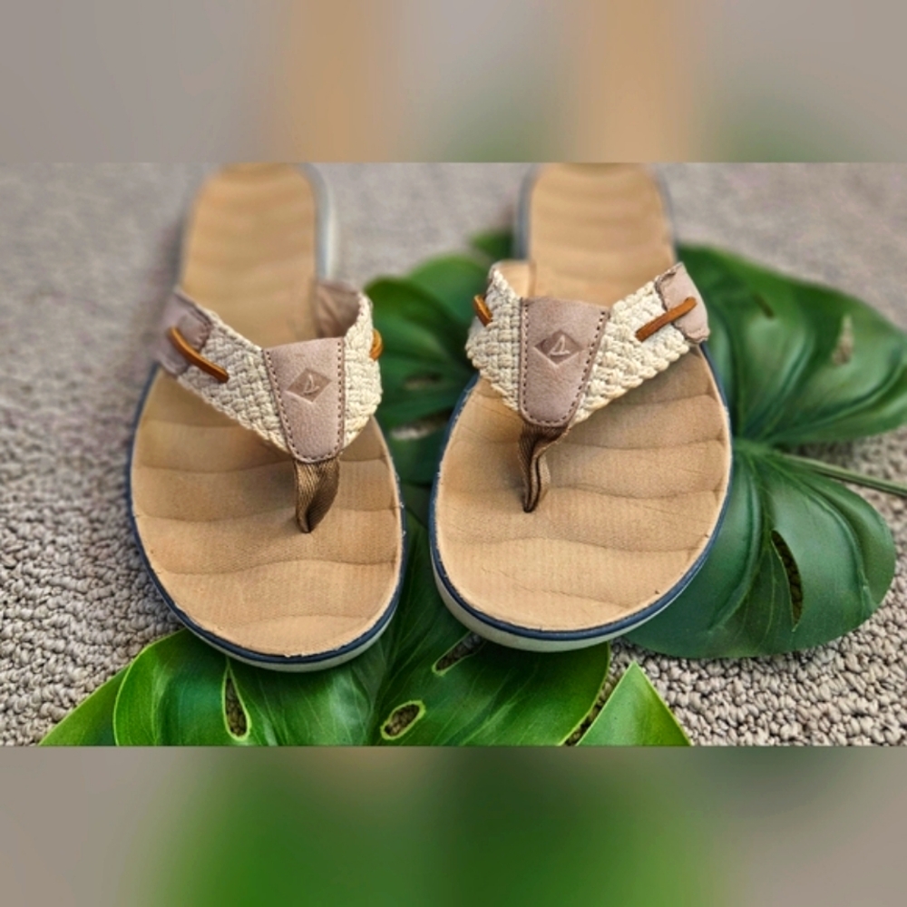 Sperry flip flops